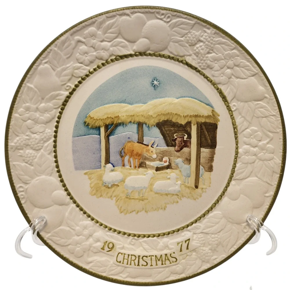 Vernon Ware Metlox 1977 Christmas Plate 